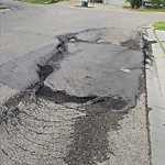 Potholes at 12303 20 Ave Sw, Edmonton, Ab T6 W 1 Y1, Canadá